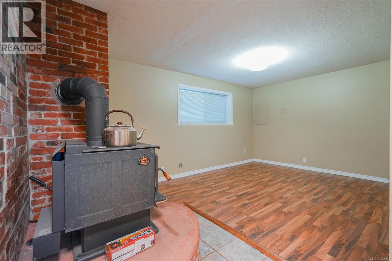4594 Alwyn St - 25