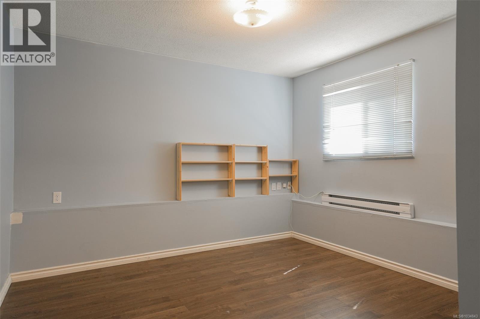 4594 Alwyn St - 29