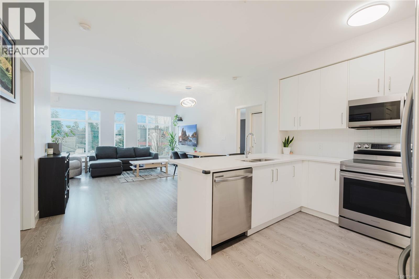 #202 707 Treanor Ave - 5