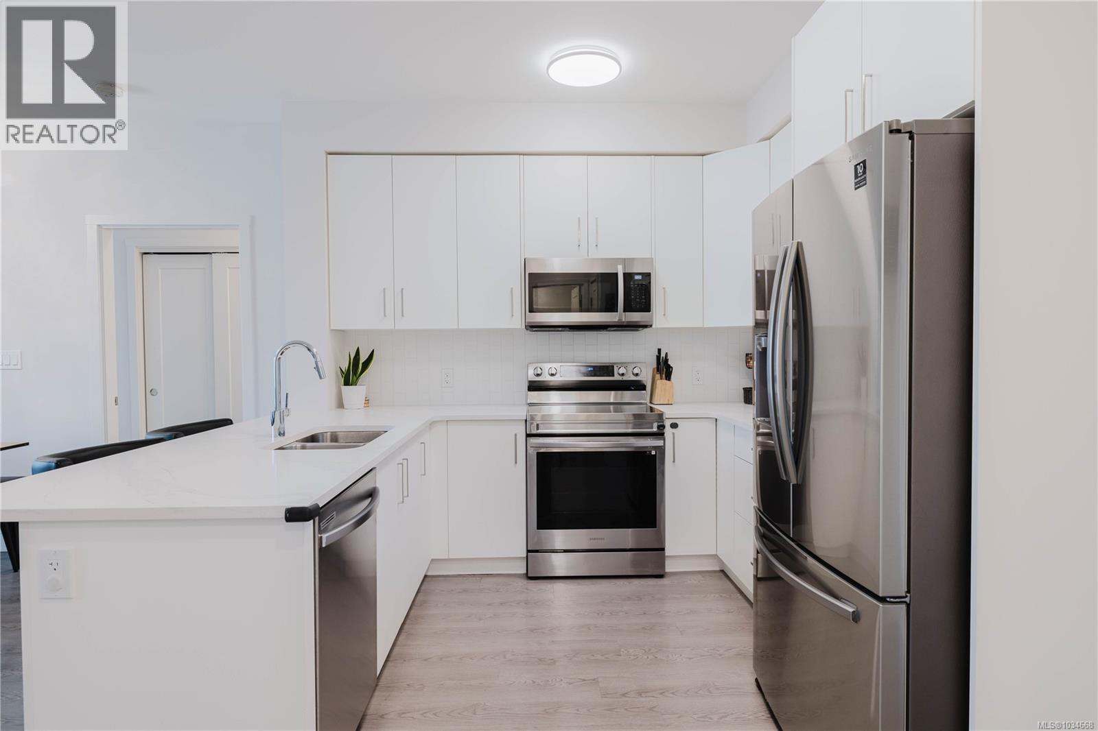 #202 707 Treanor Ave - 6