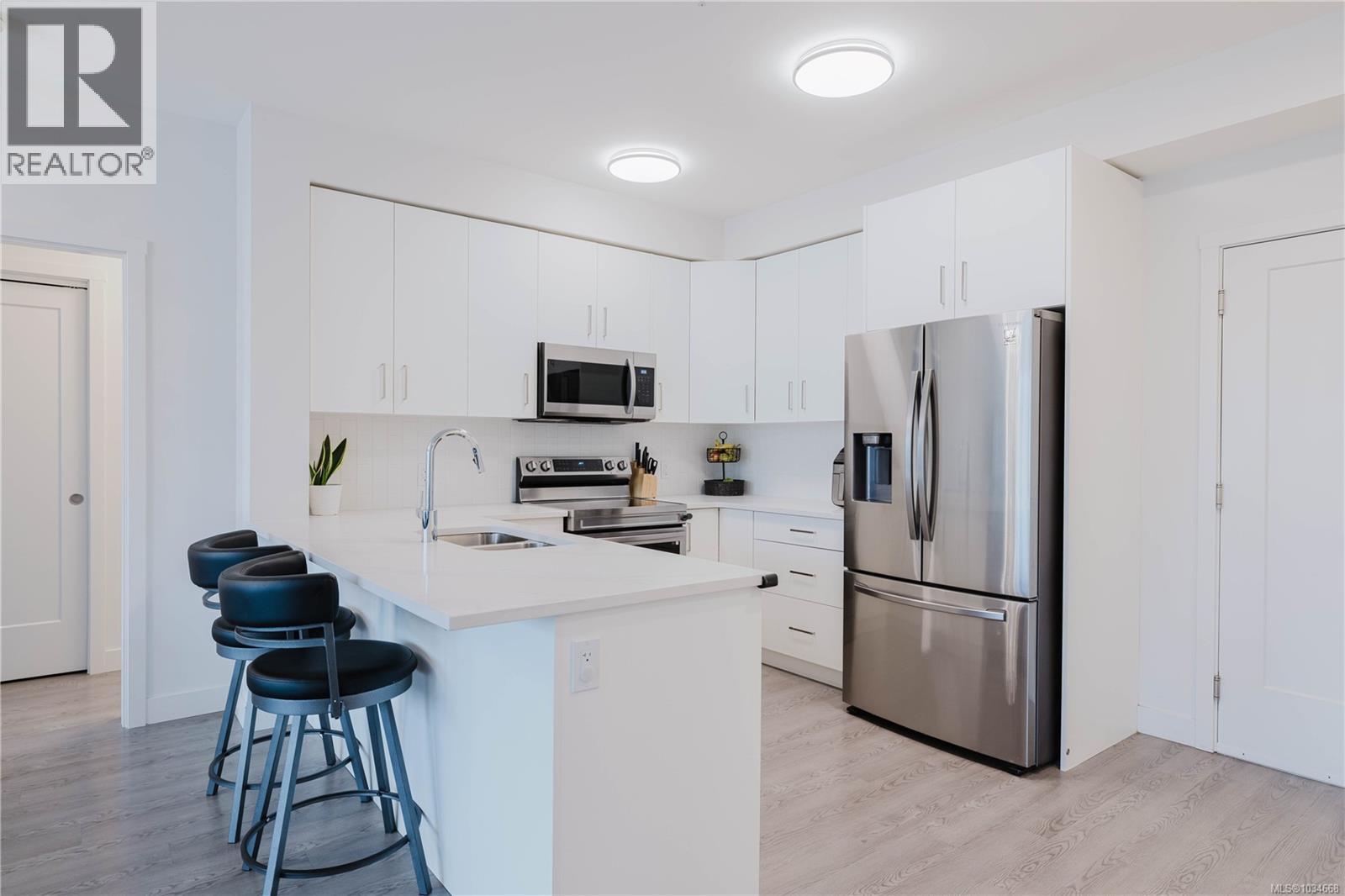 #202 707 Treanor Ave - 7