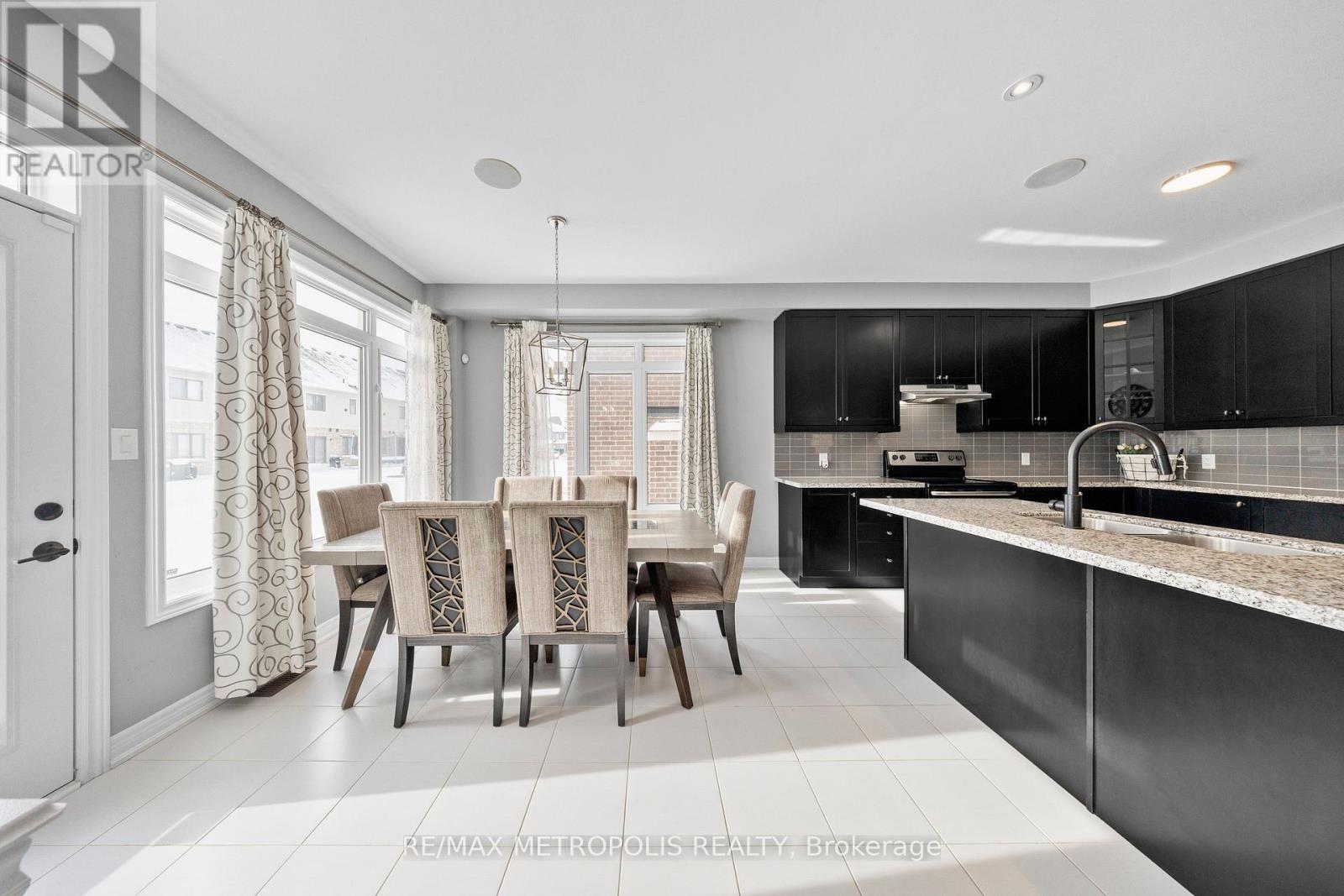 118 LORNE THOMAS PLACE - 18