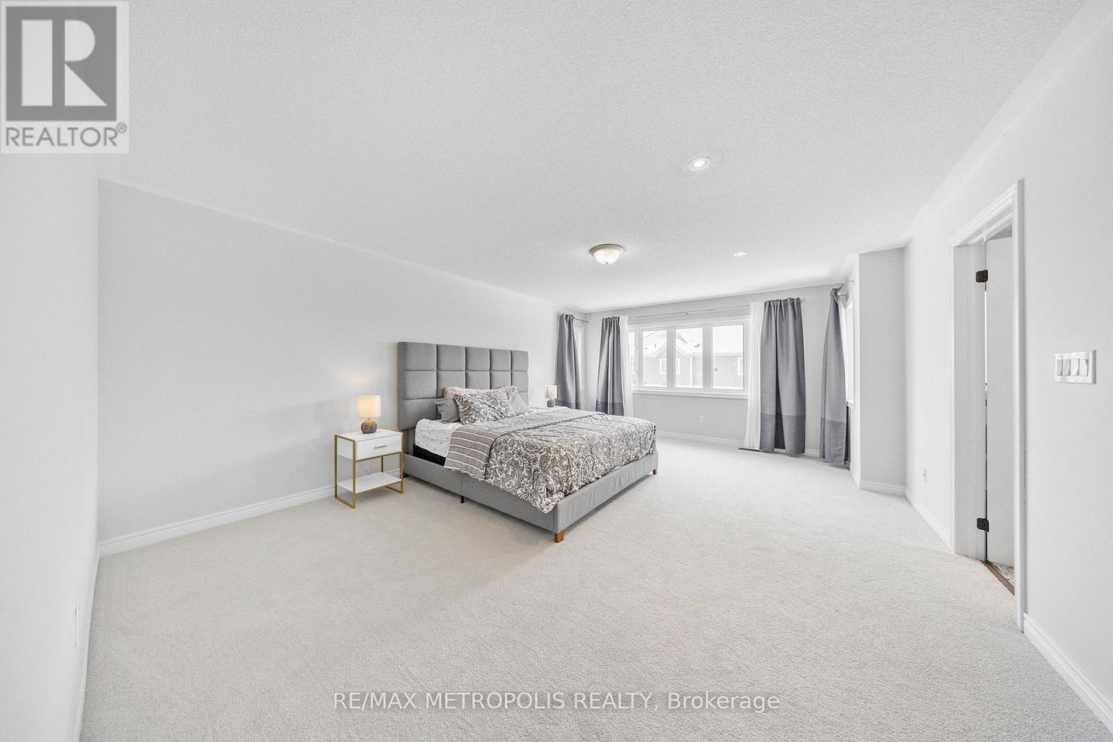 118 LORNE THOMAS PLACE - 33