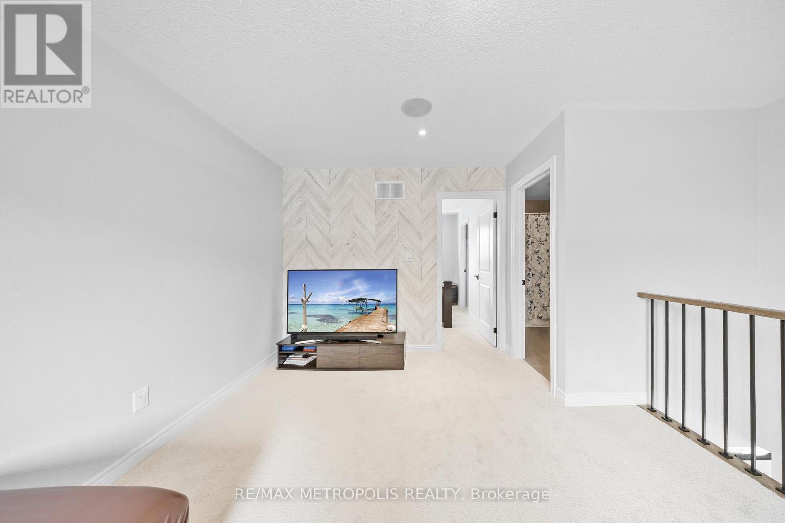 118 LORNE THOMAS PLACE - 40