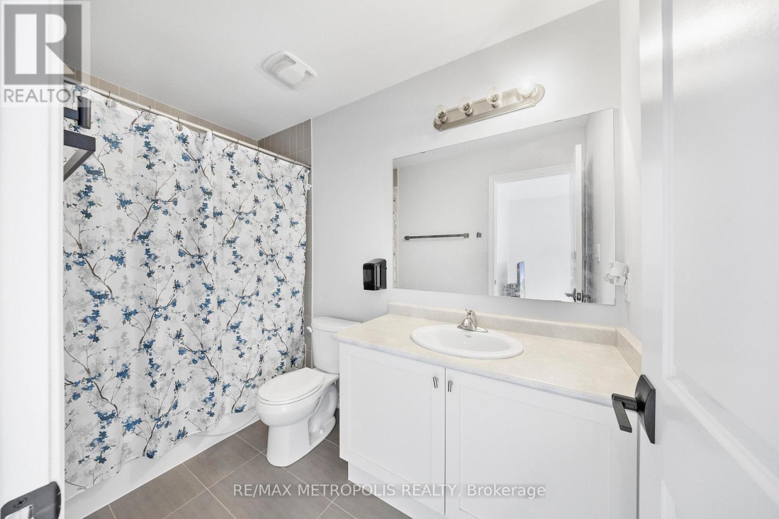118 LORNE THOMAS PLACE - 41
