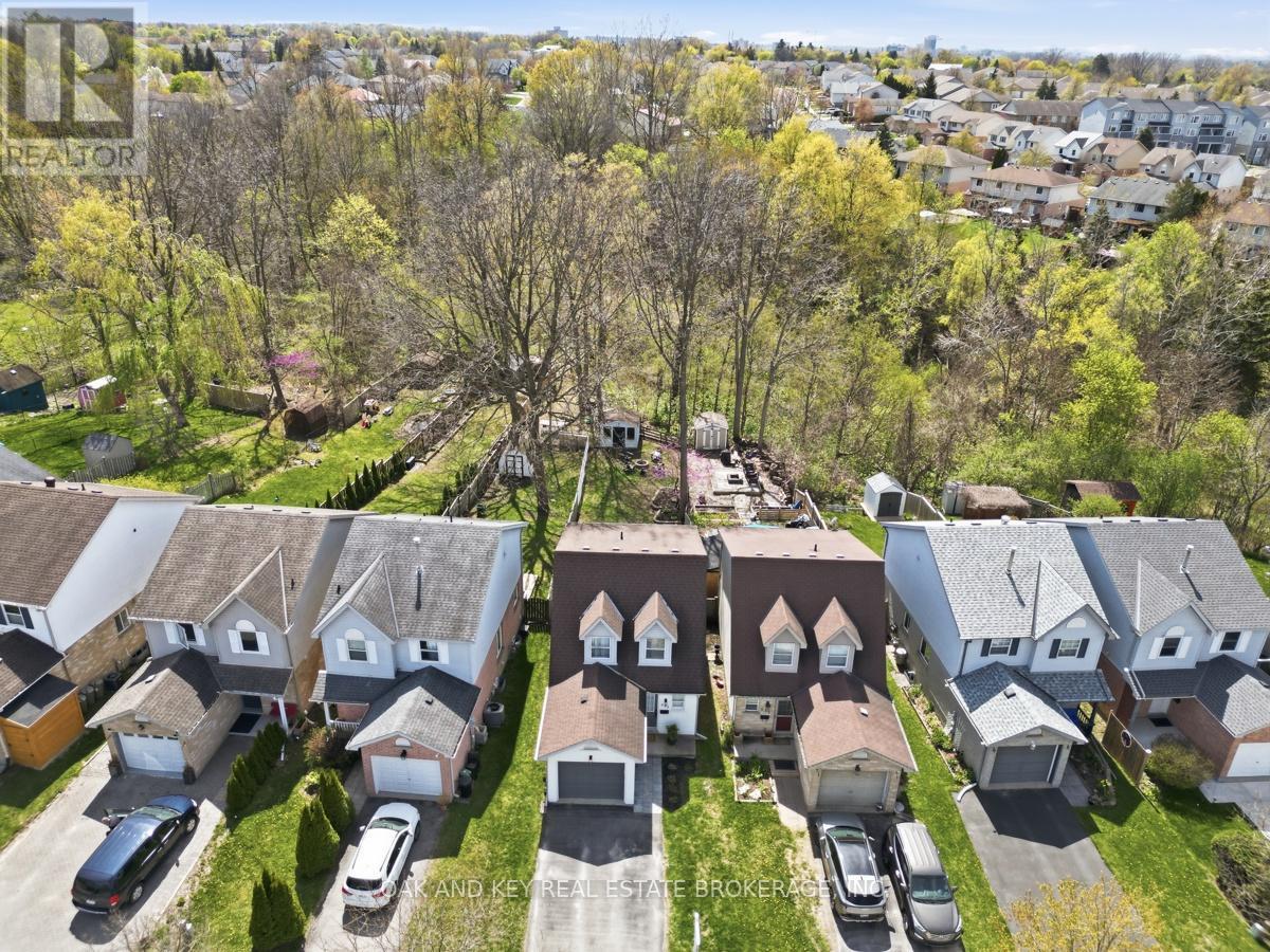 833 DEVERON CRESCENT - 38