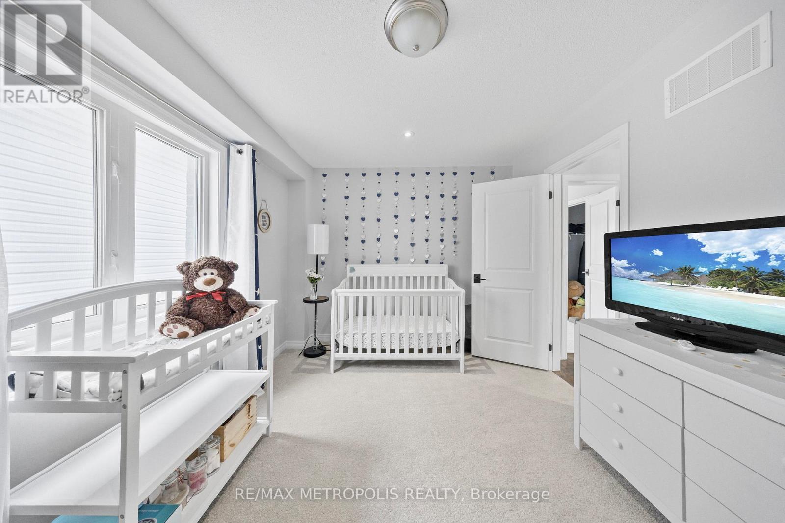 118 LORNE THOMAS PLACE - 32