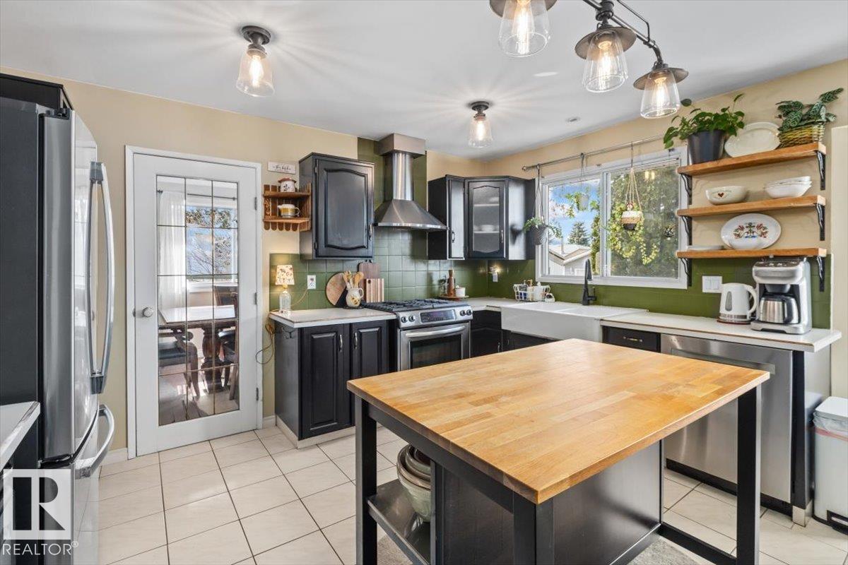 2446 78 ST NW, Edmonton