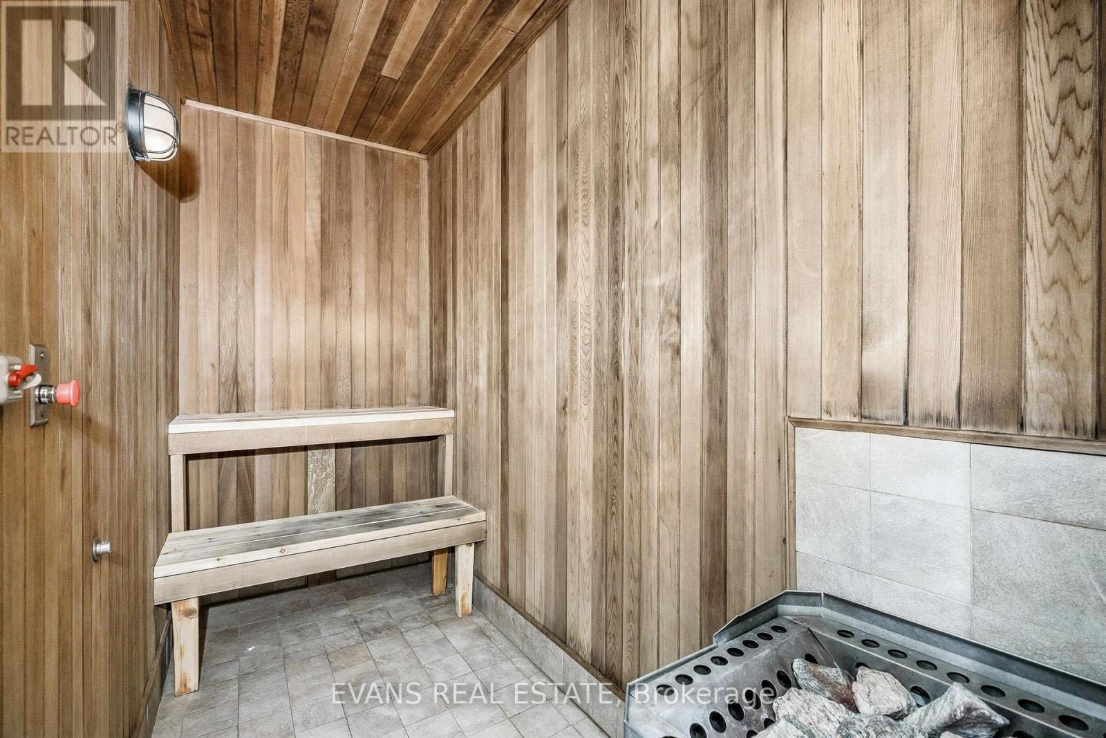#1411 1055 SOUTHDOWN ROAD - 27