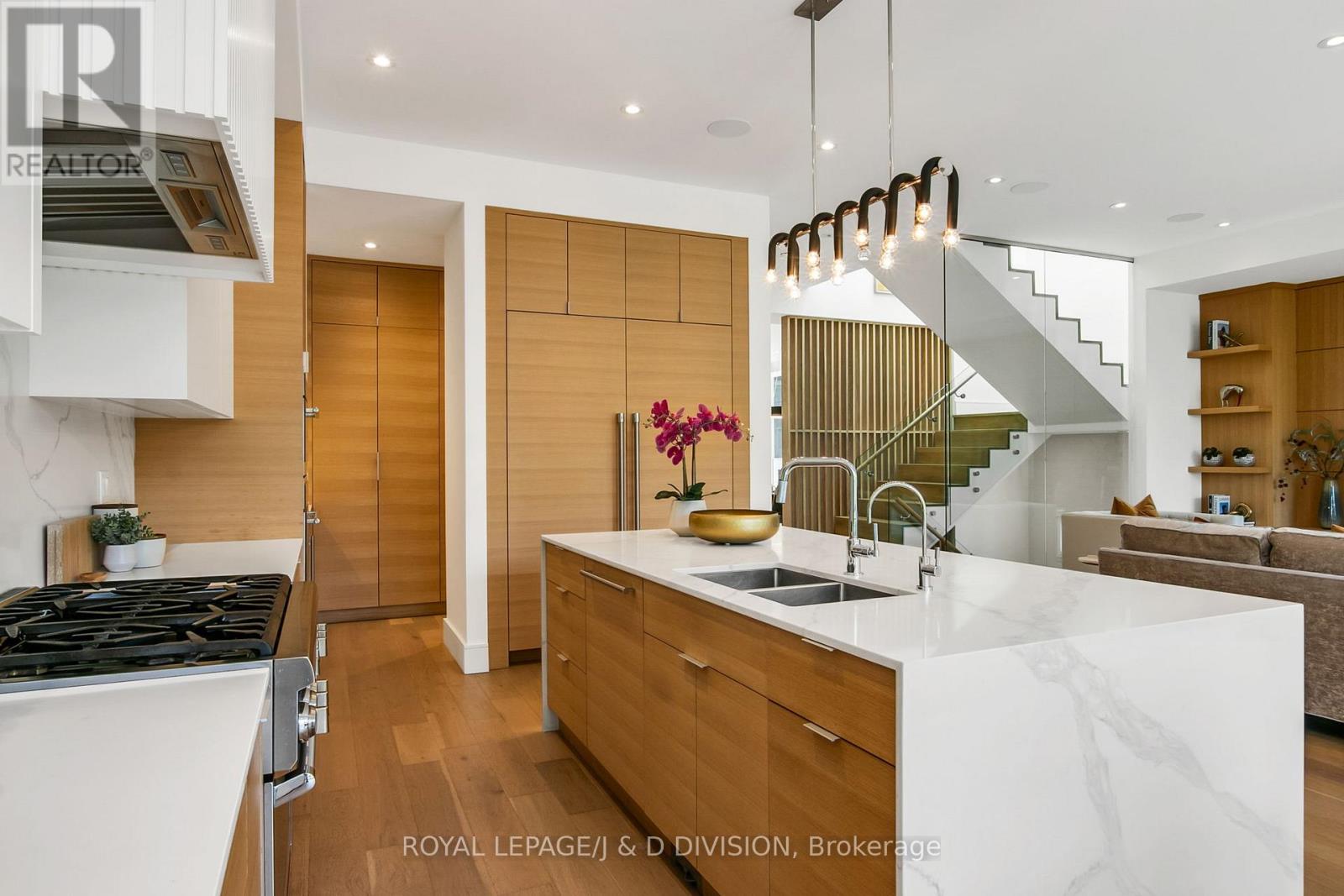 414 GLENGARRY AVENUE - 19