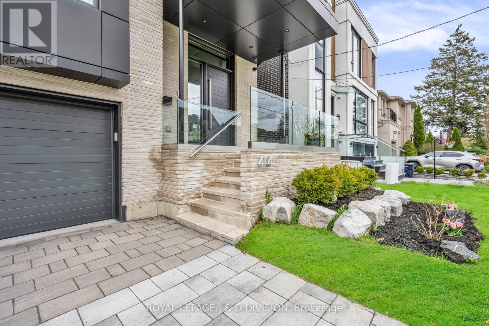 414 GLENGARRY AVENUE - 3