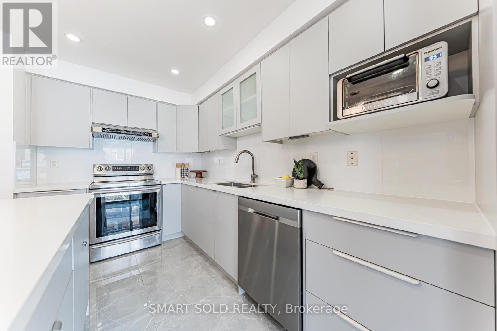 34 ATLANTIS DRIVE - 11