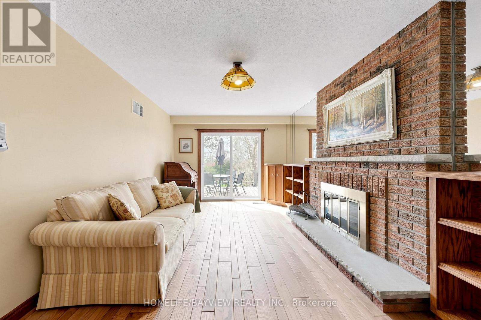 6 EPPING COURT - 6