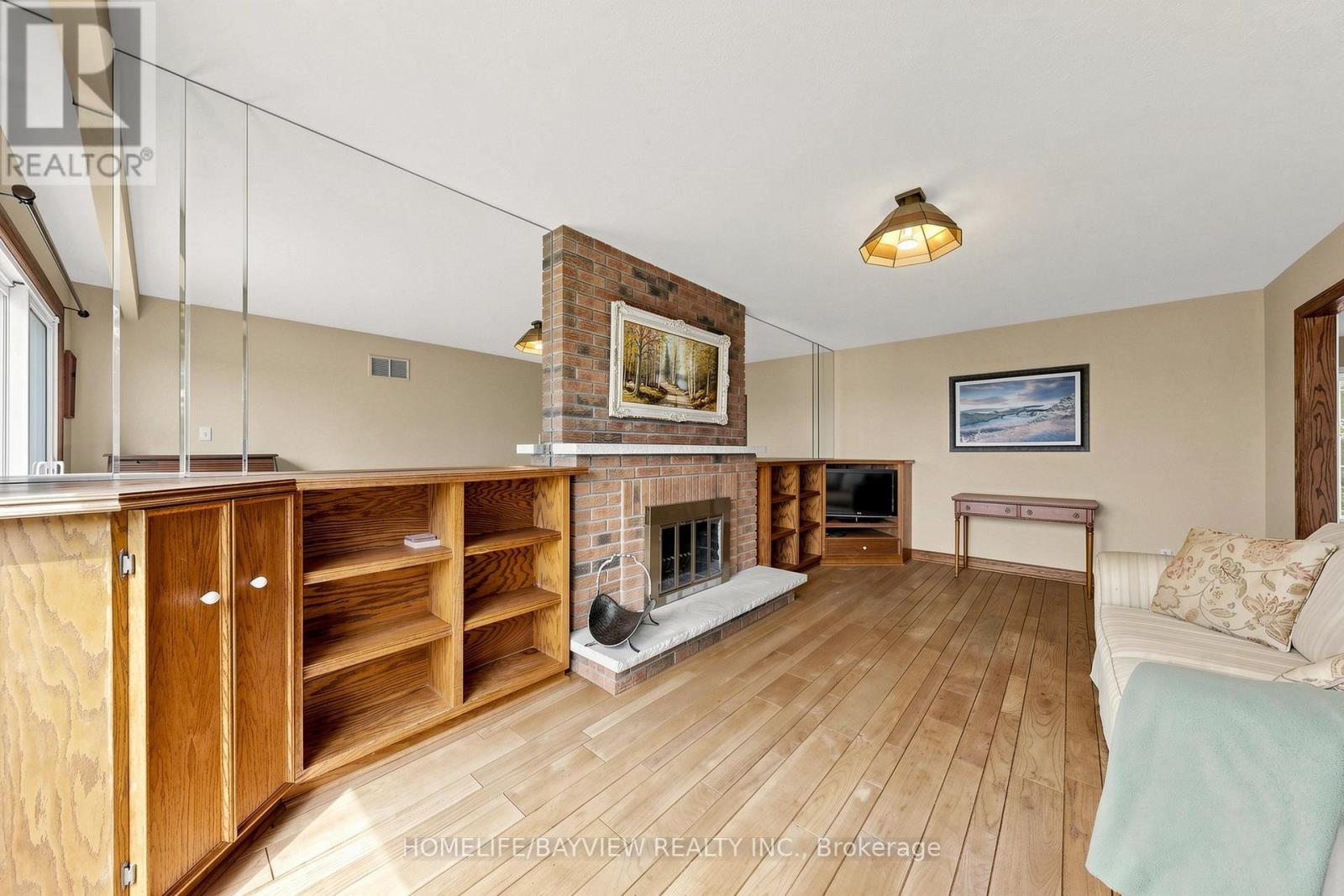 6 EPPING COURT - 8