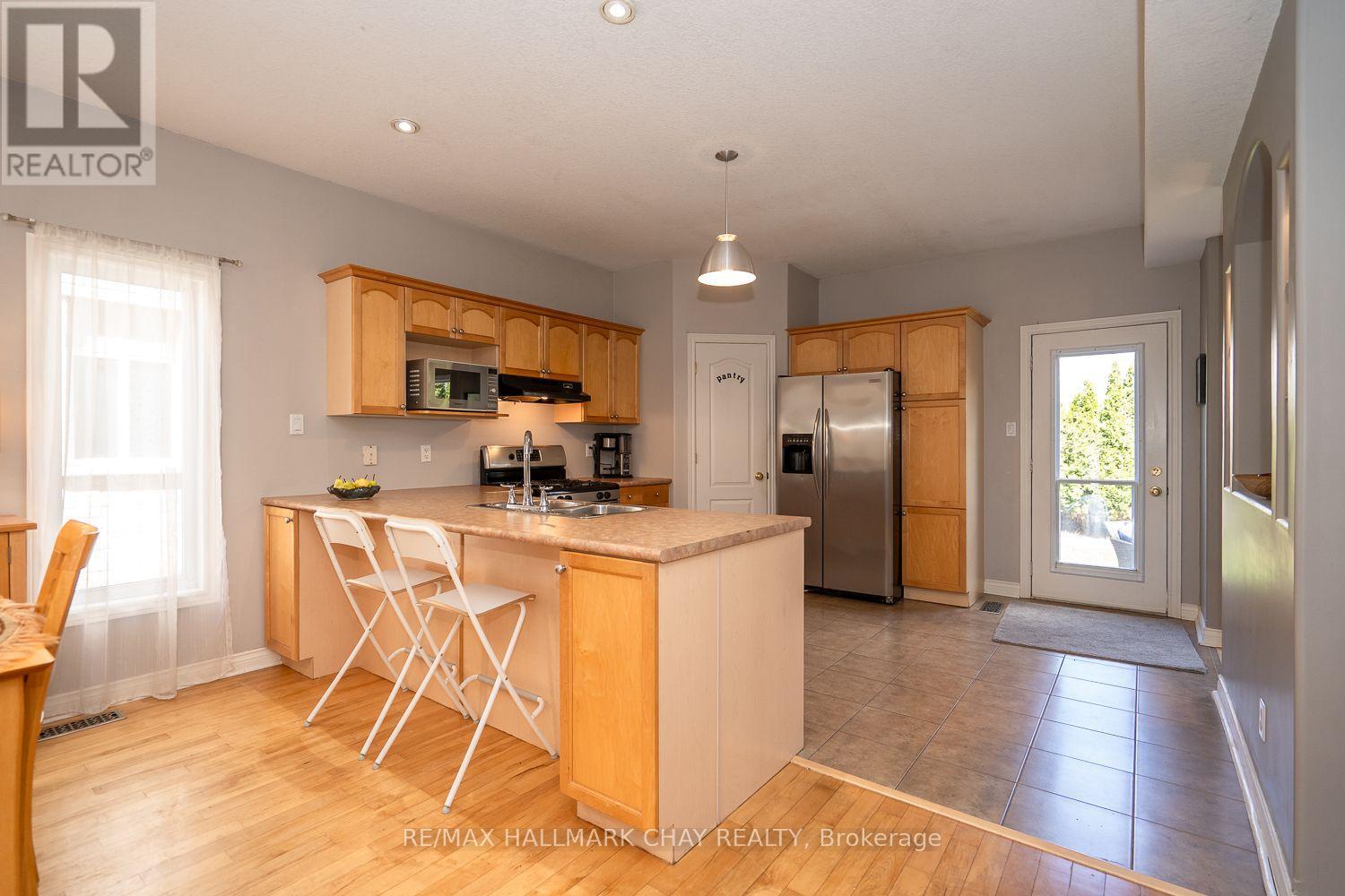 37 STONEHAM STREET - 14