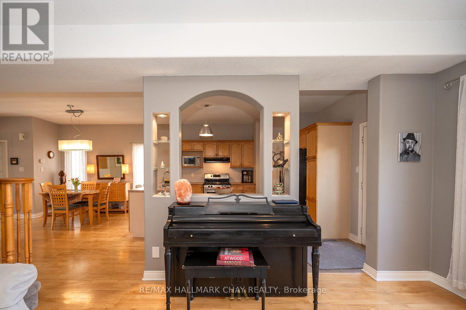 37 STONEHAM STREET - 21