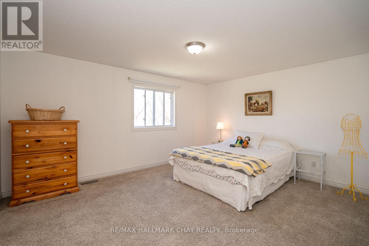 37 STONEHAM STREET - 32