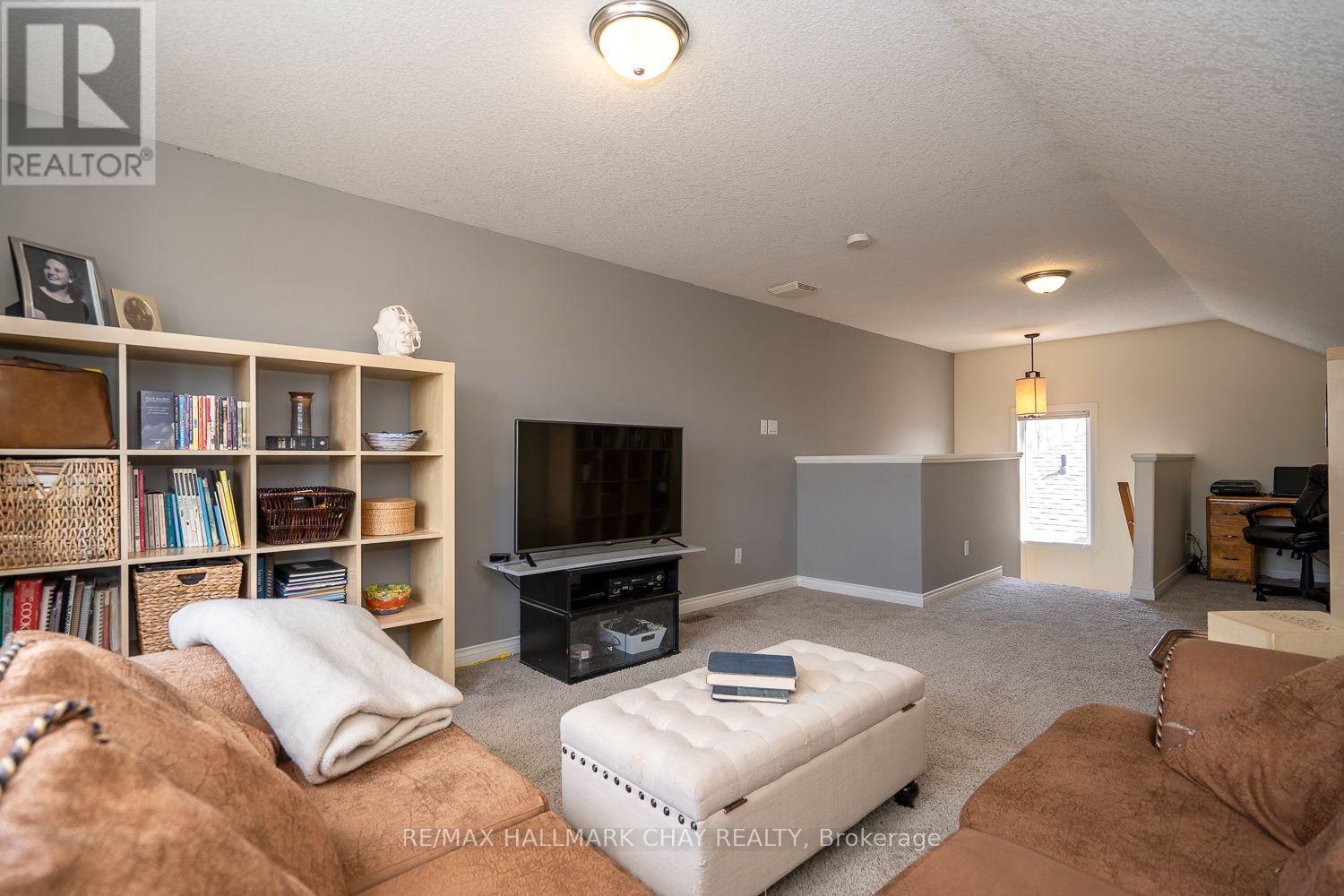 37 STONEHAM STREET - 4