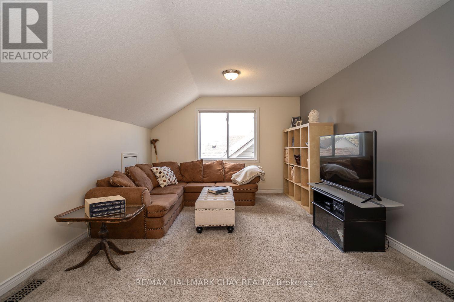 37 STONEHAM STREET - 41