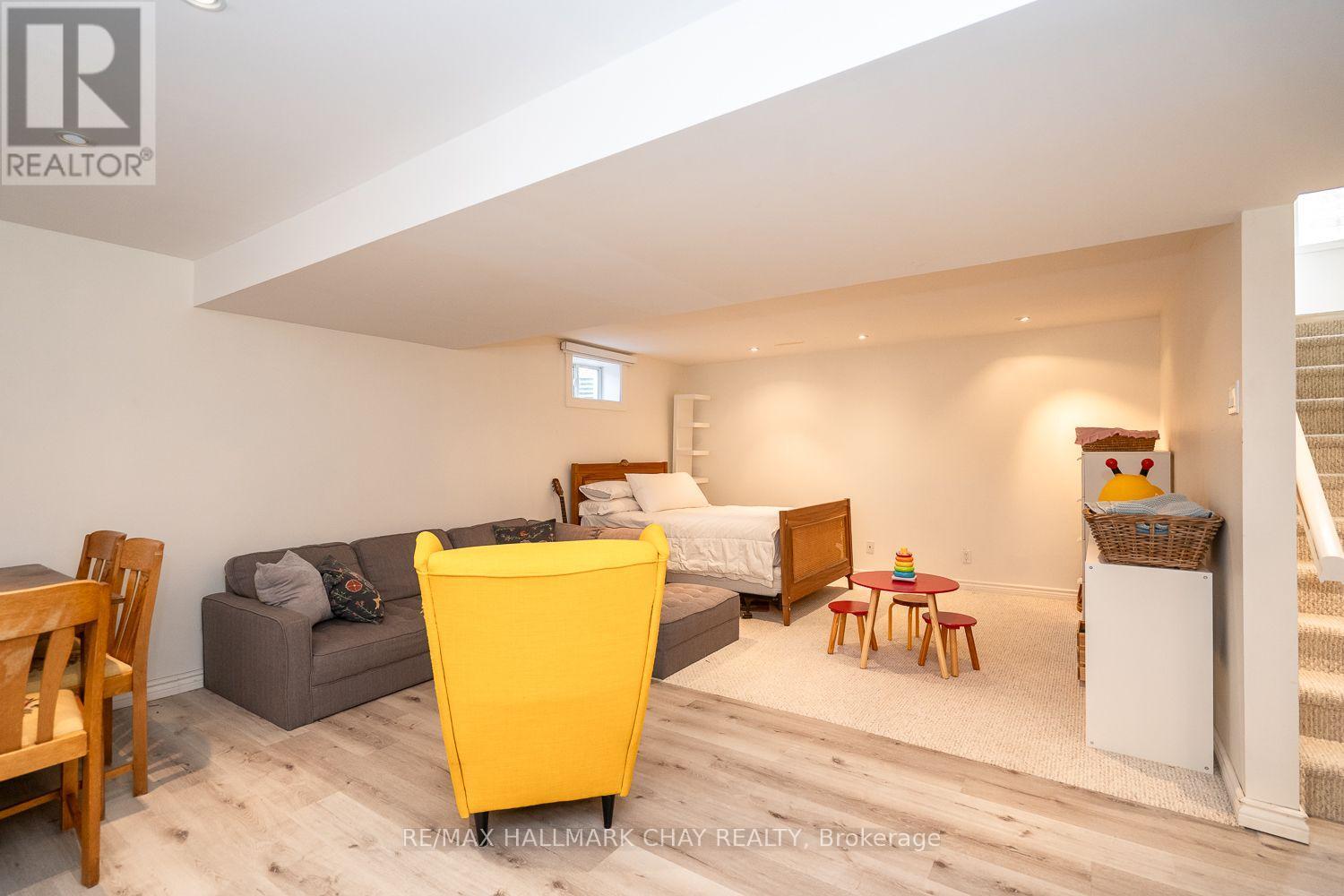 37 STONEHAM STREET - 44