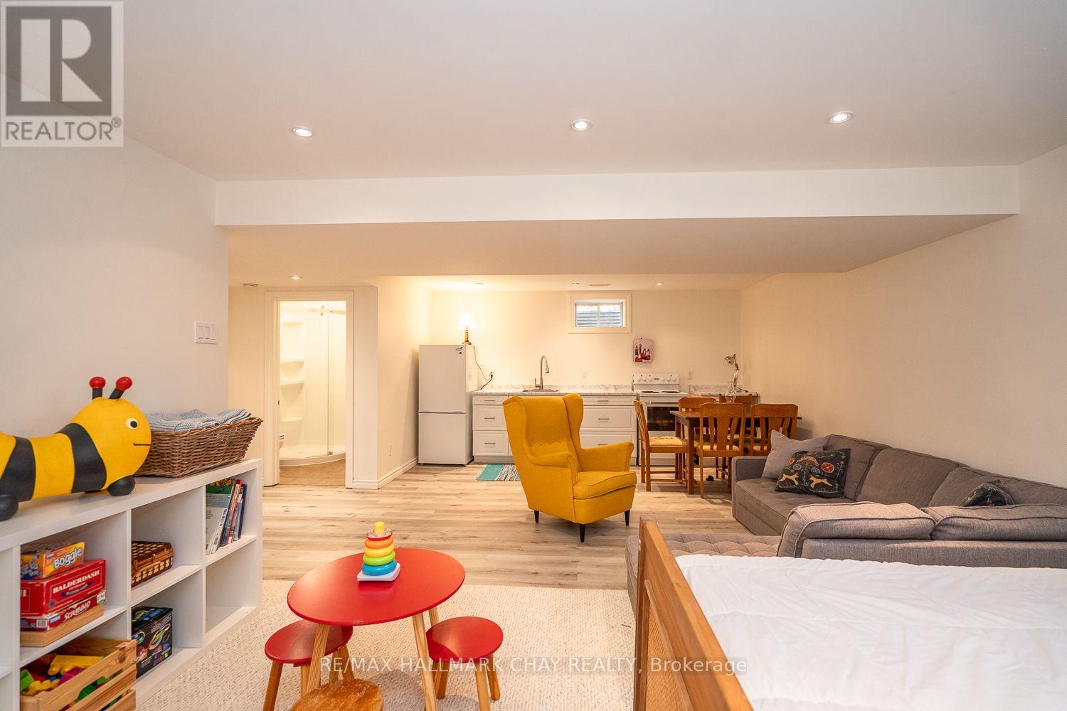 37 STONEHAM STREET - 45