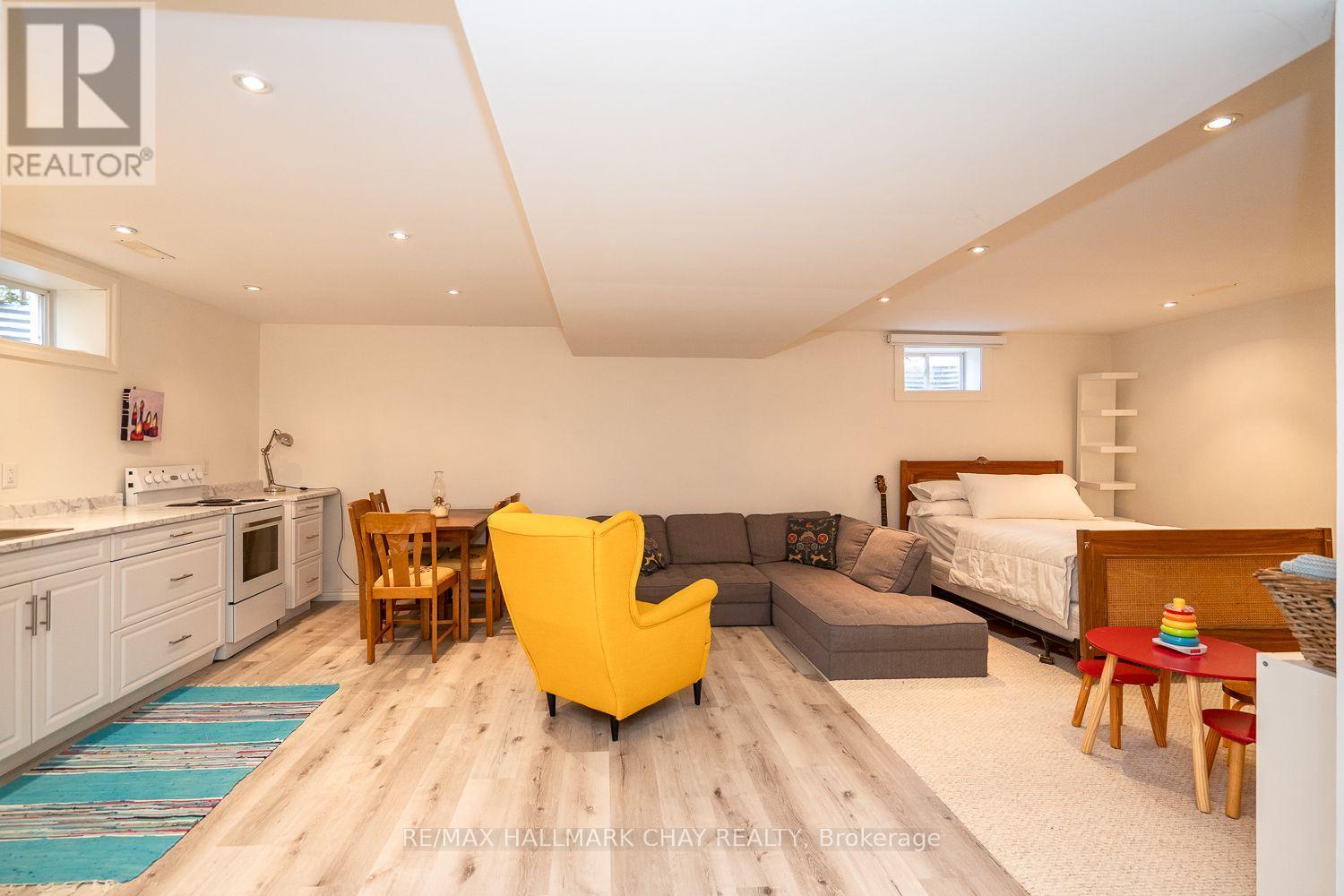 37 STONEHAM STREET - 5