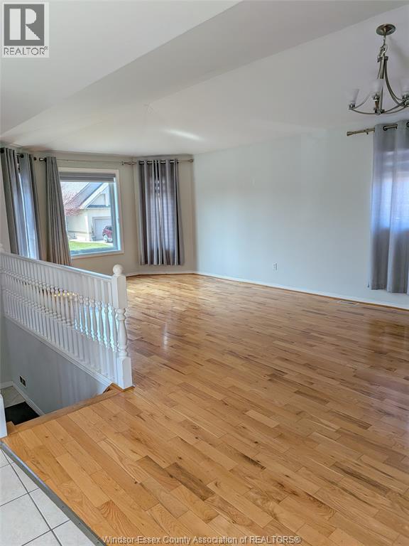 10928 BRENTWOOD CRESCENT, Windsor, Ontario, N8R2H8 — Photo 2