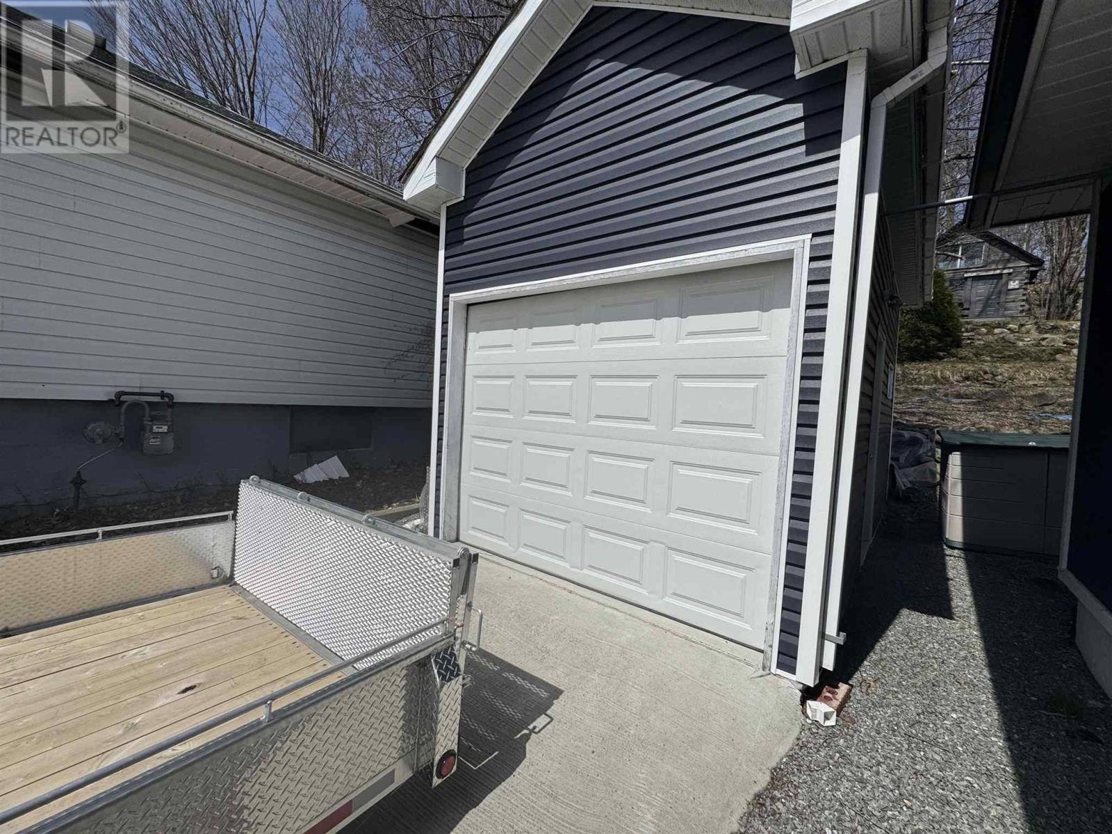 44 Axmith AVE - 31