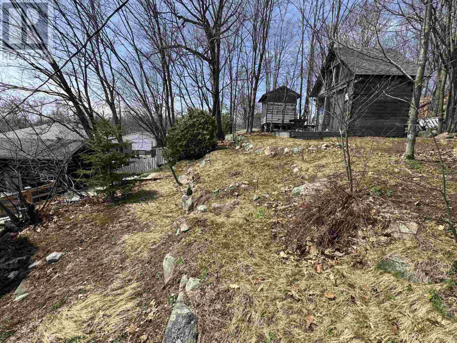 44 Axmith AVE - 39
