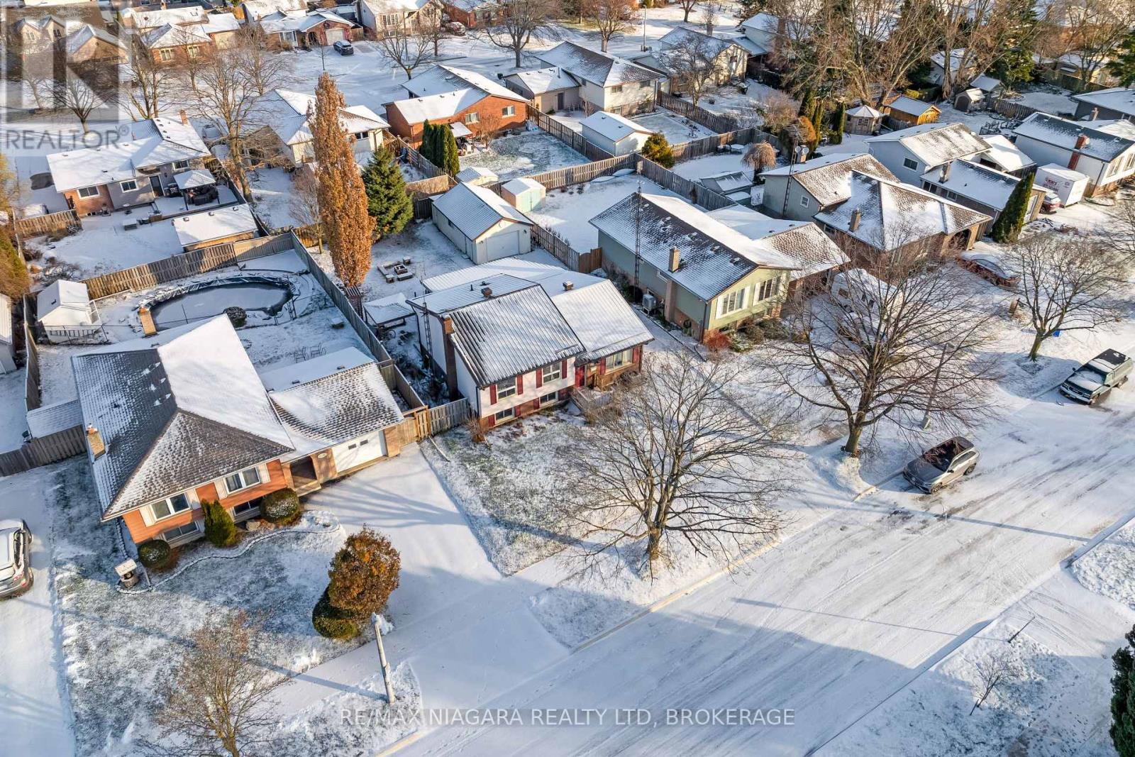 46 MACOOMB DRIVE - 33