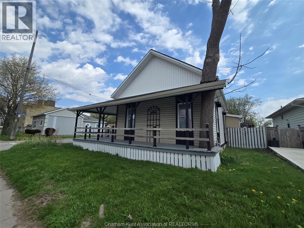 106 Park Avenue E AVENUE, Chatham, Ontario, N7M3V4 — Photo 4