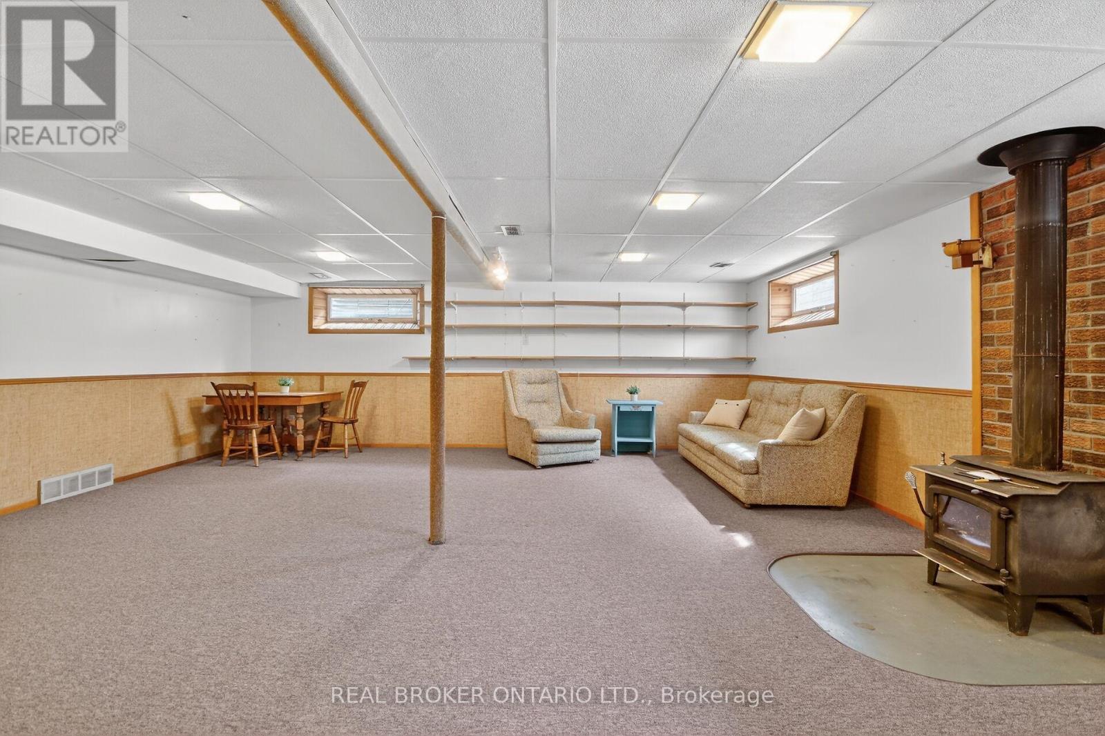 10 AMUNDSEN CRESCENT - 20