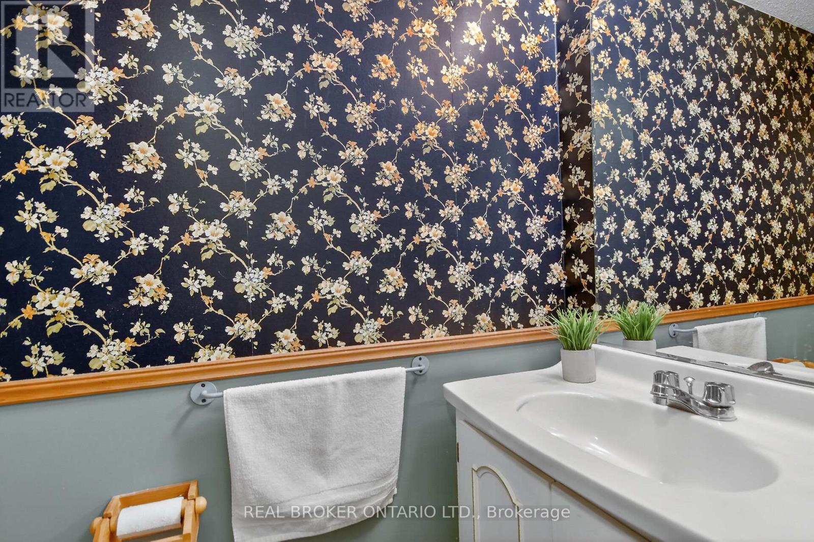 10 AMUNDSEN CRESCENT - 21