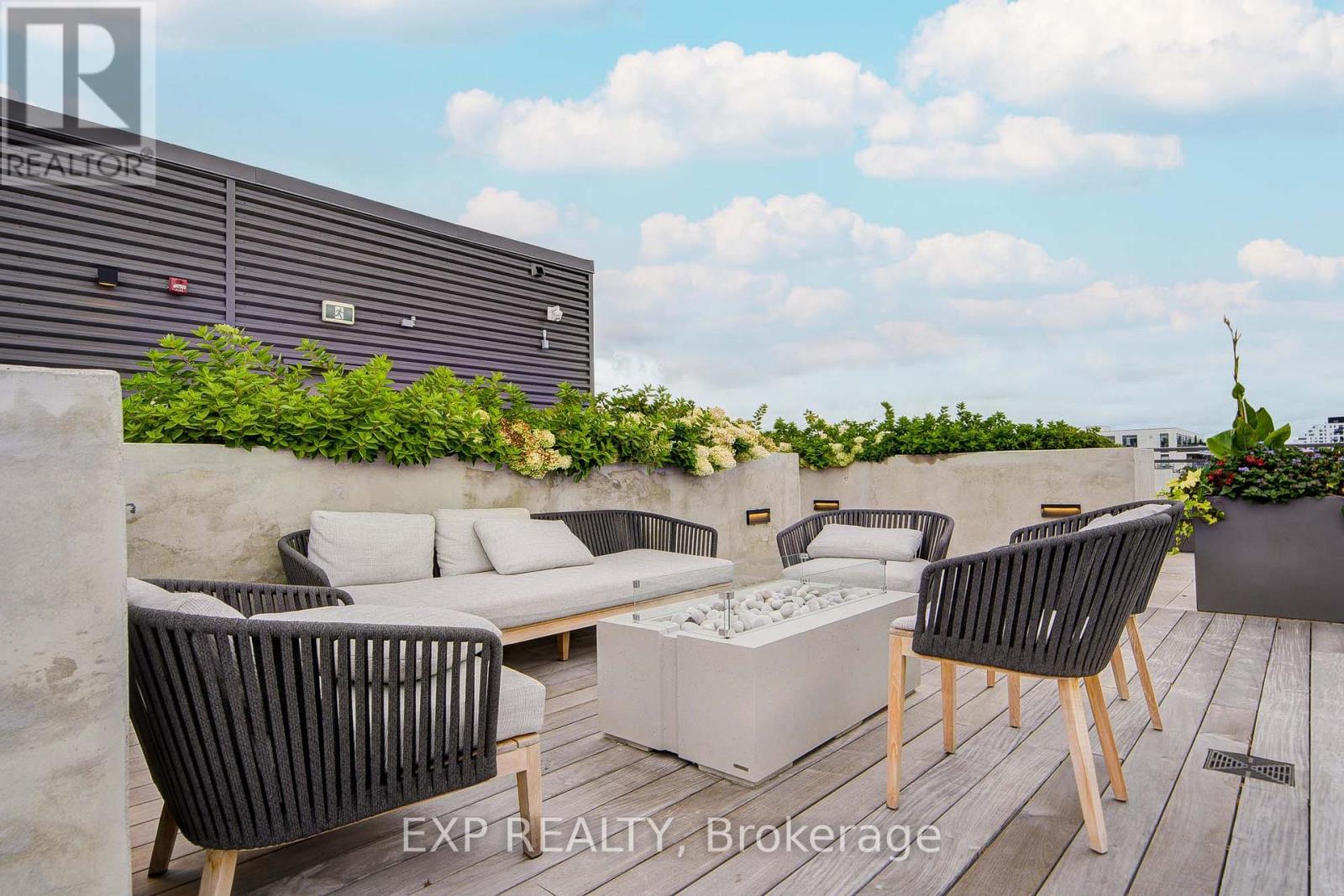 #211 1285 QUEEN STREET E - 18