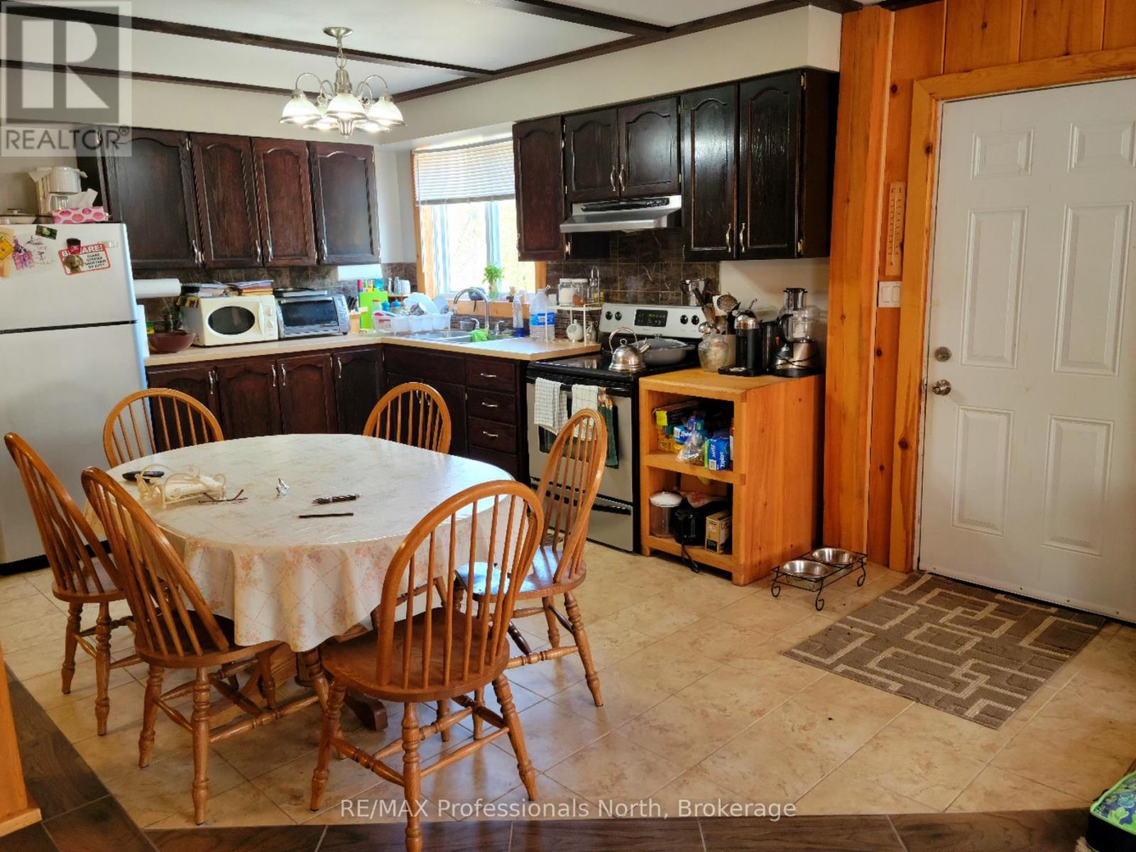 3944 CHETWYND ROAD - 12