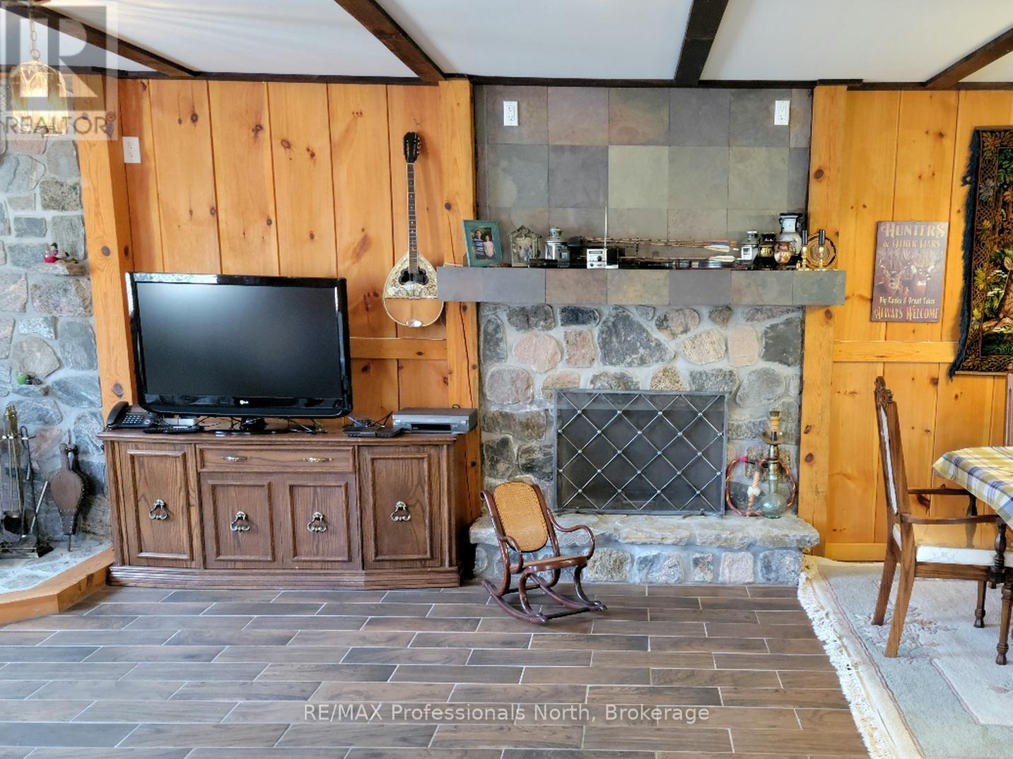 3944 CHETWYND ROAD - 15