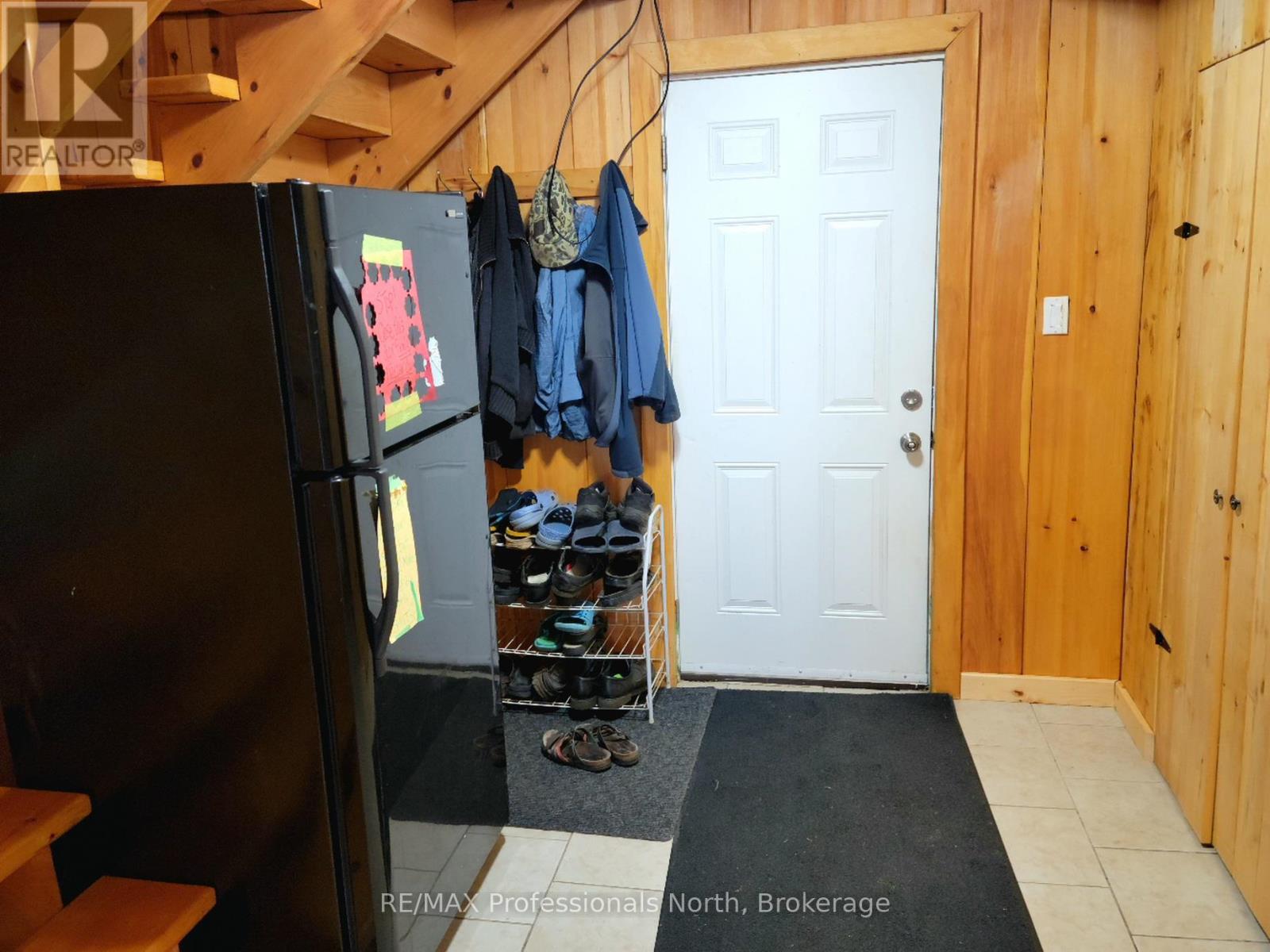 3944 CHETWYND ROAD - 16
