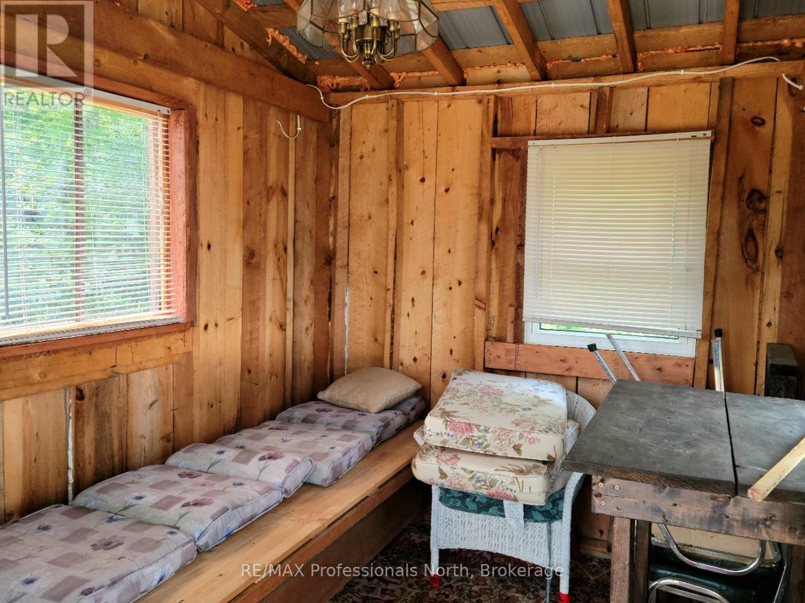 3944 CHETWYND ROAD - 33