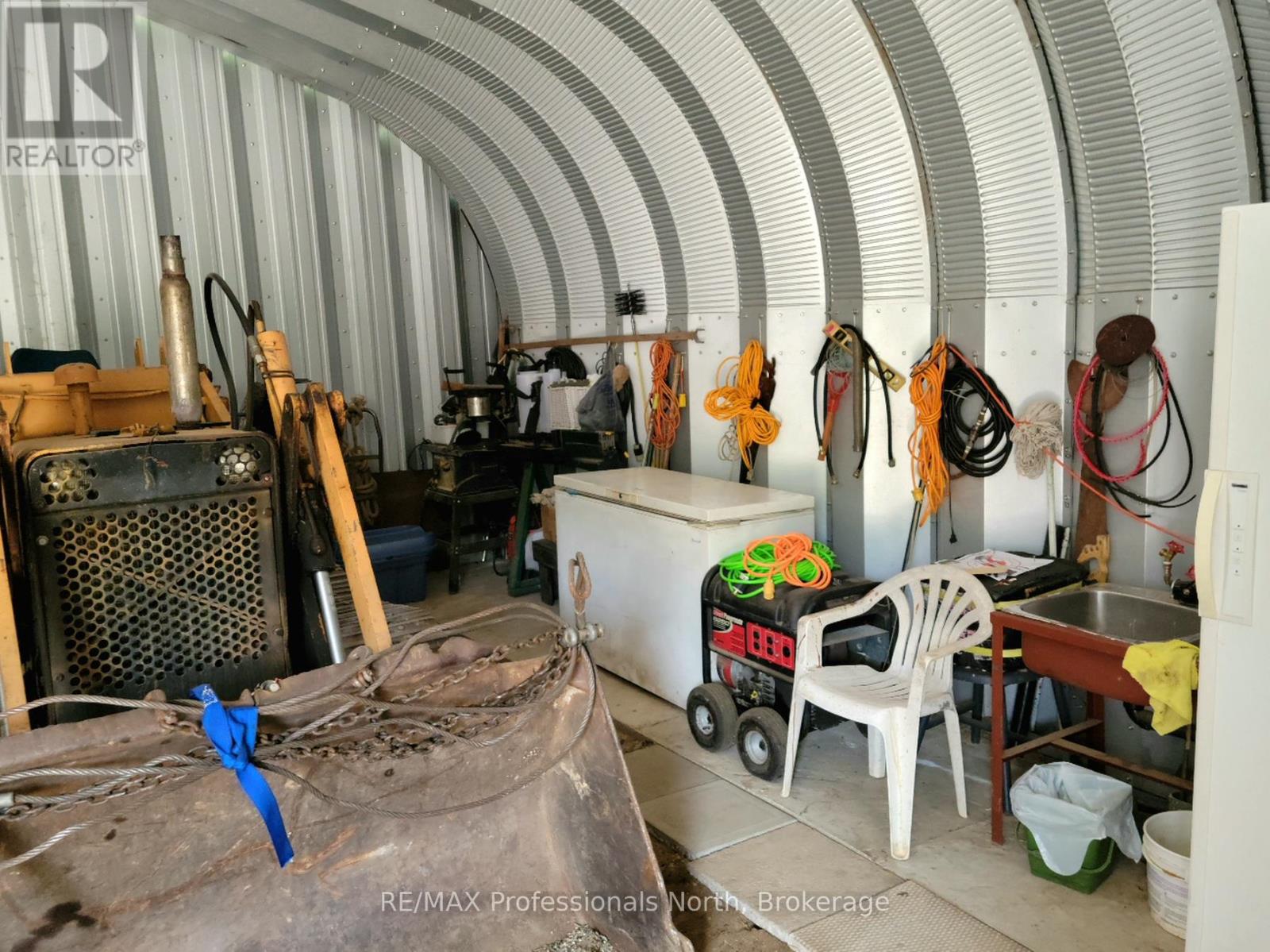 3944 CHETWYND ROAD - 35