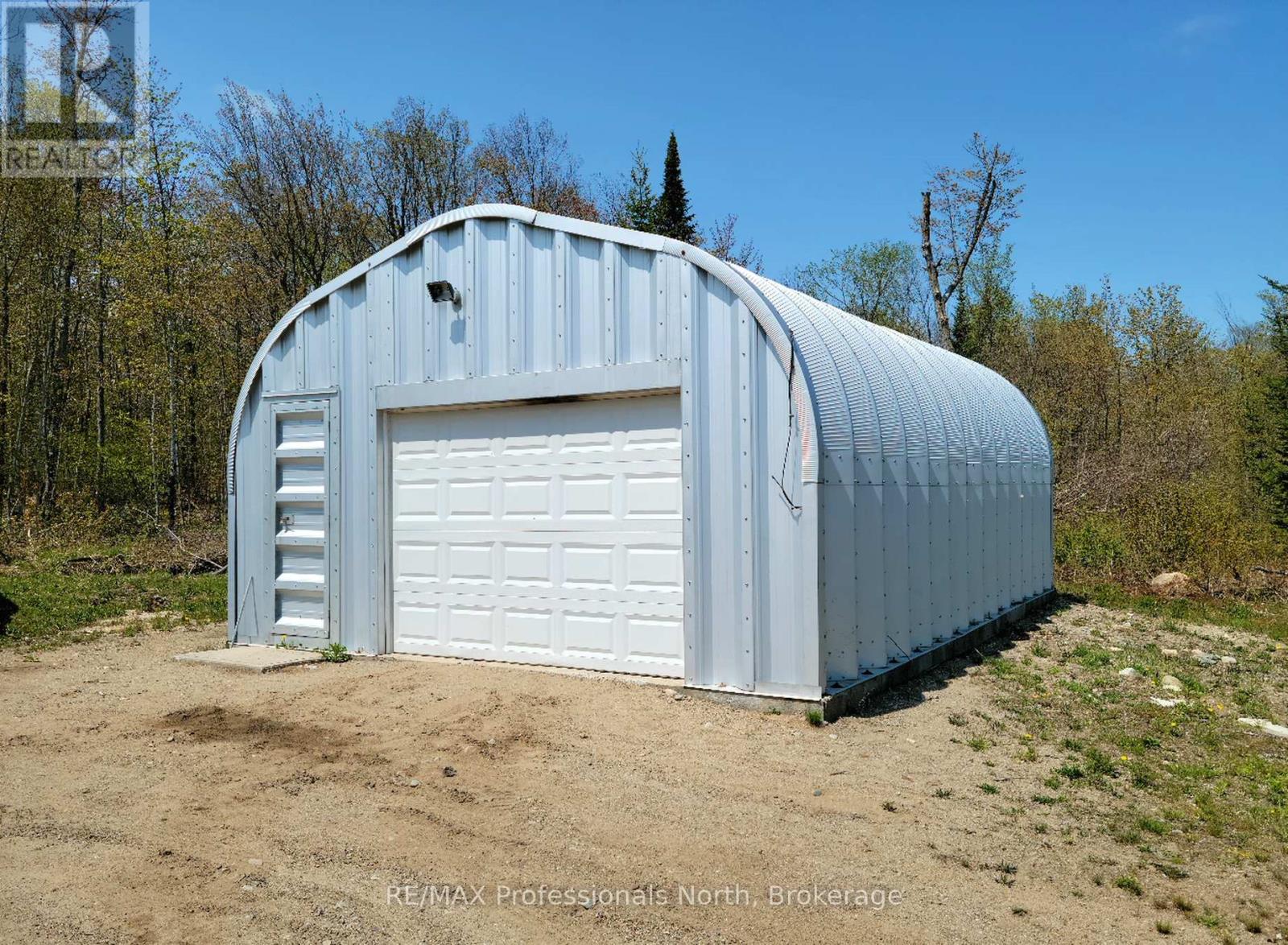 3944 CHETWYND ROAD - 40
