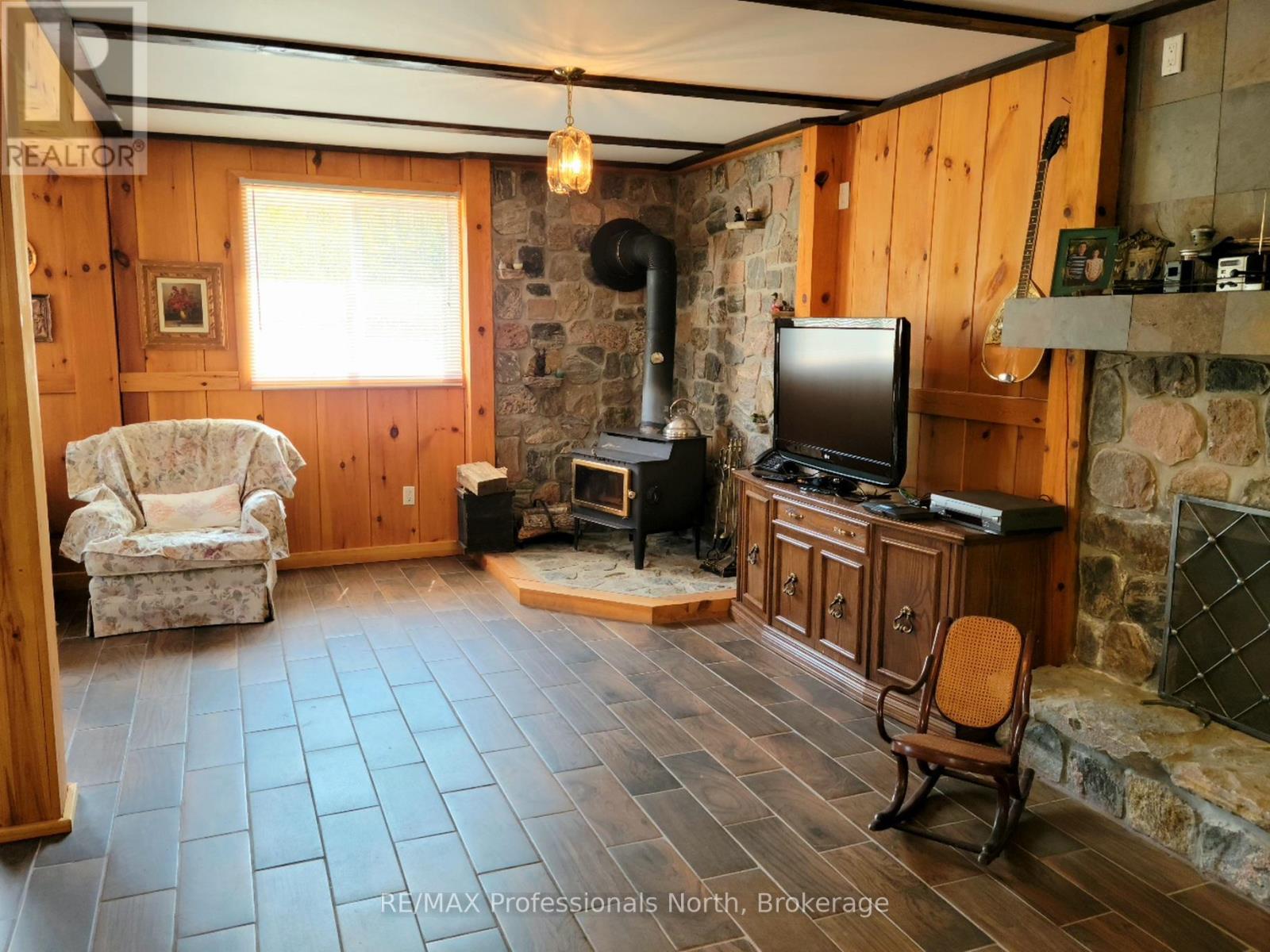 3944 CHETWYND ROAD - 8