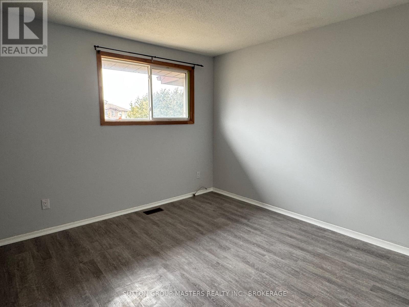 114 WYCLIFFE CRESCENT - 13