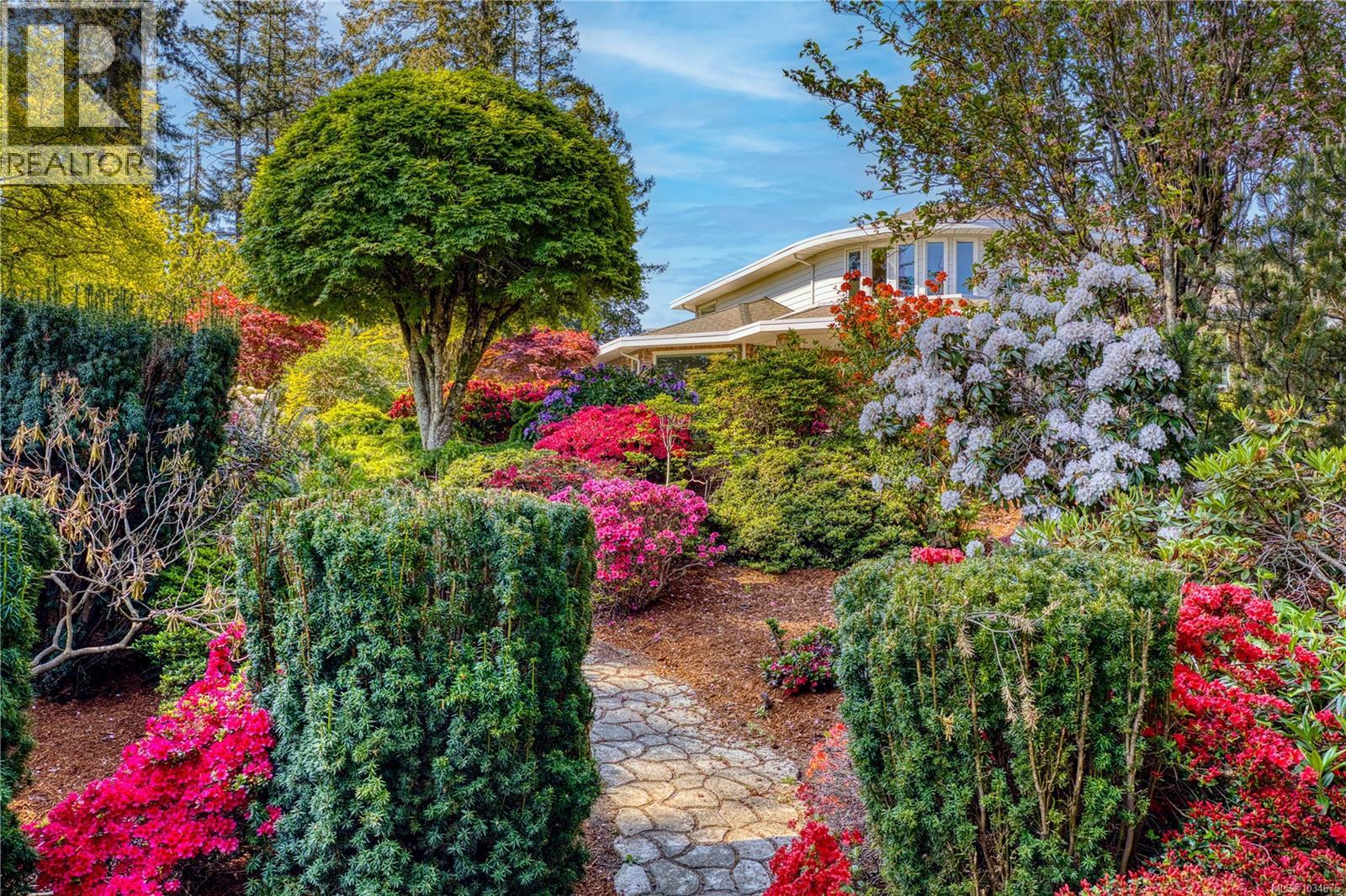 2315 Departure Bay Rd - 18