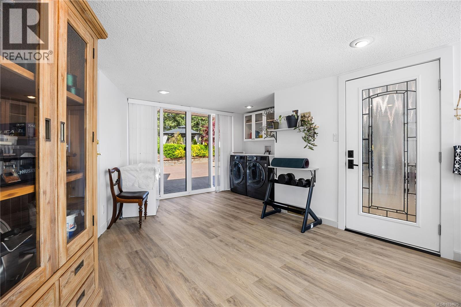 2315 Departure Bay Rd - 44