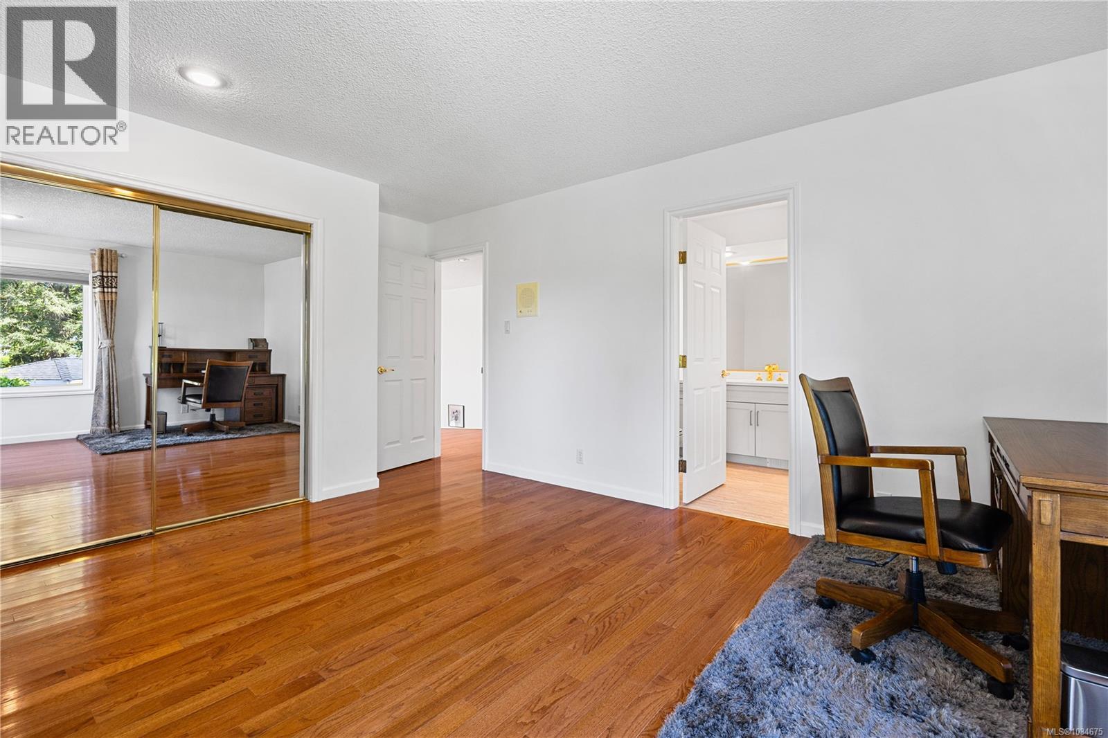 2315 Departure Bay Rd - 78