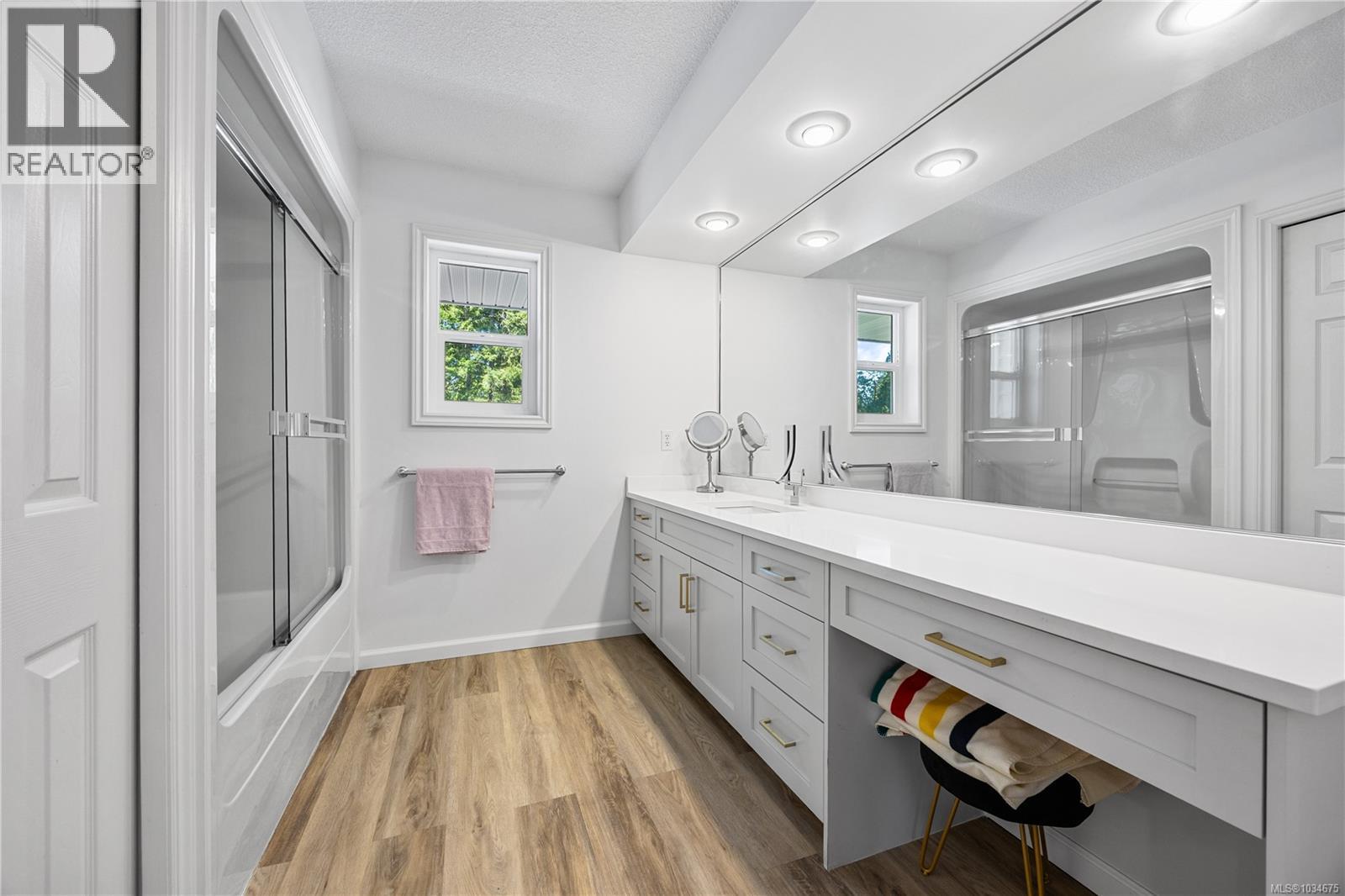 2315 Departure Bay Rd - 84