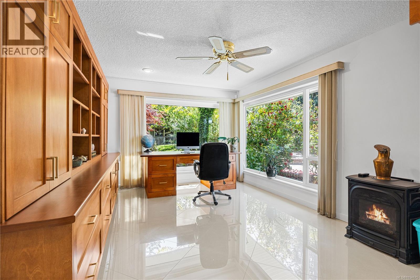 2315 Departure Bay Rd - 90