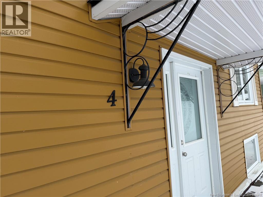 4 DUBÉ Street - 4