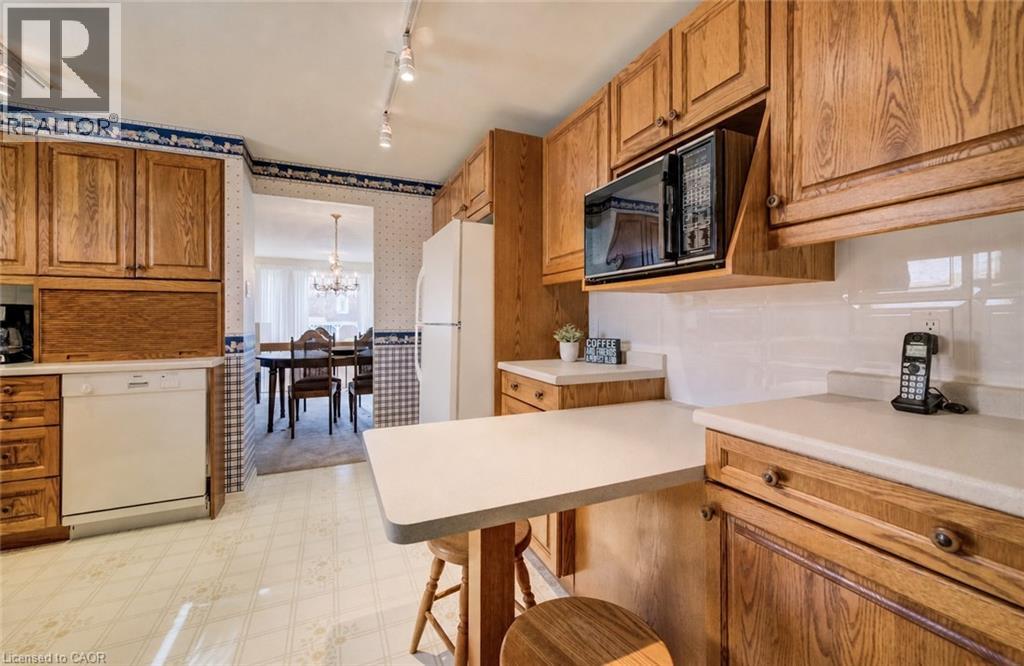 51 UNDERHILL Crescent - 13