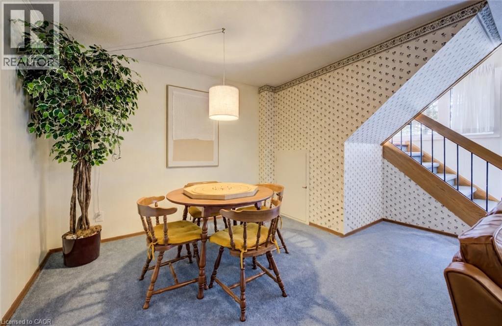 51 UNDERHILL Crescent - 24